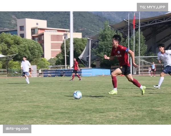 校园足球赛事平台融合文化展演，促进校园多元发展